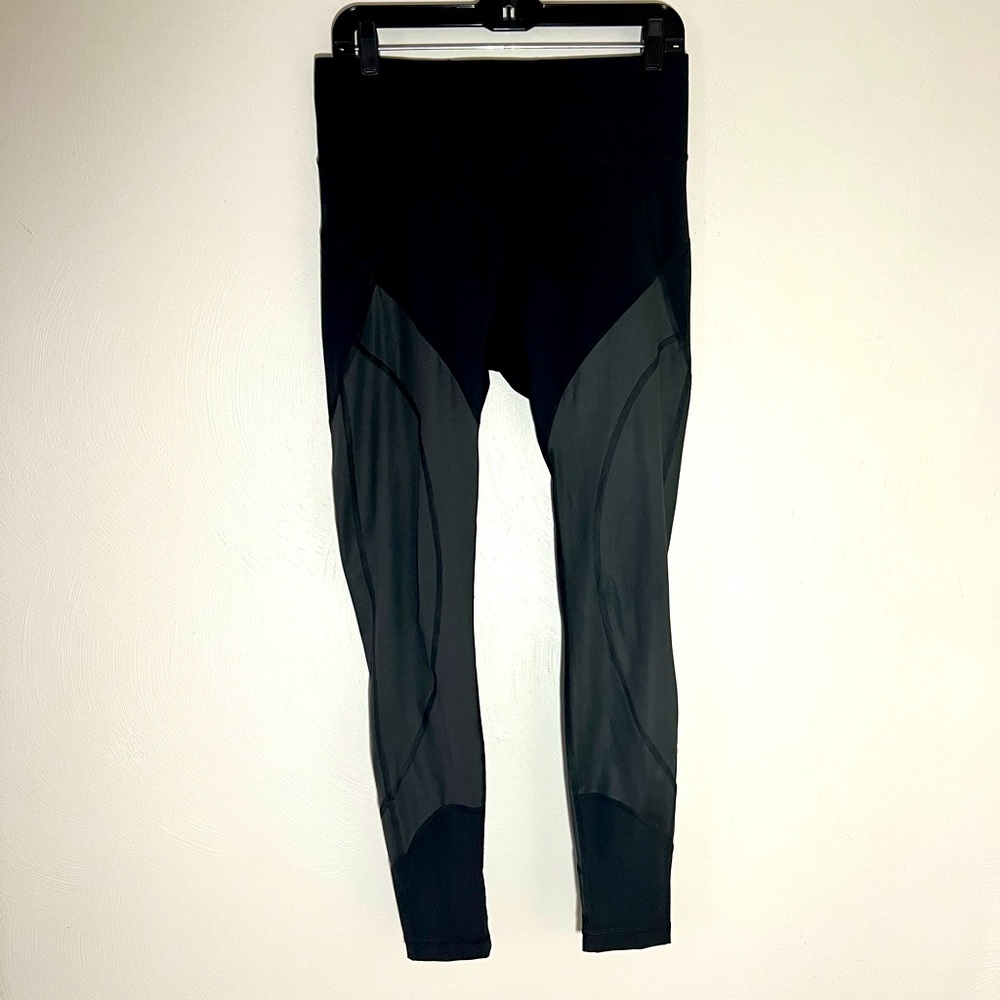 Lululemon Black and Gray Athletic Leggings Size 10